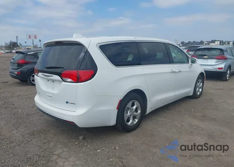2018 Chrysler Pacifica Hybrid Touring Plus z USA, uszkodzony, nr VIN 2C4RC1H78JR332958